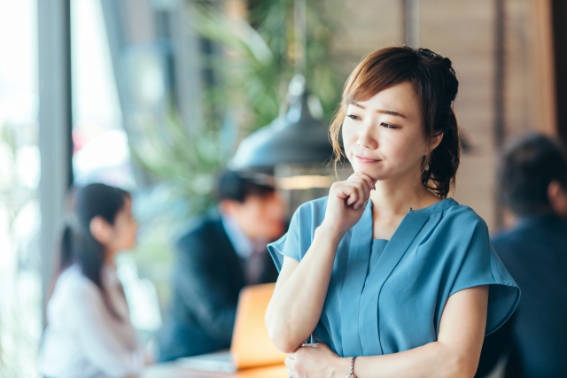 仕事が不安な女性